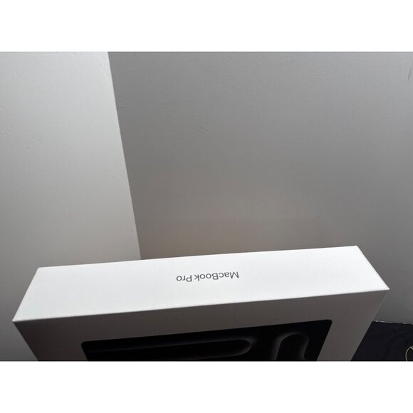 Apple Macbook Pro 14" EMPTY Packaging Collectors Display & Shipping Box - Picture 3 of 9